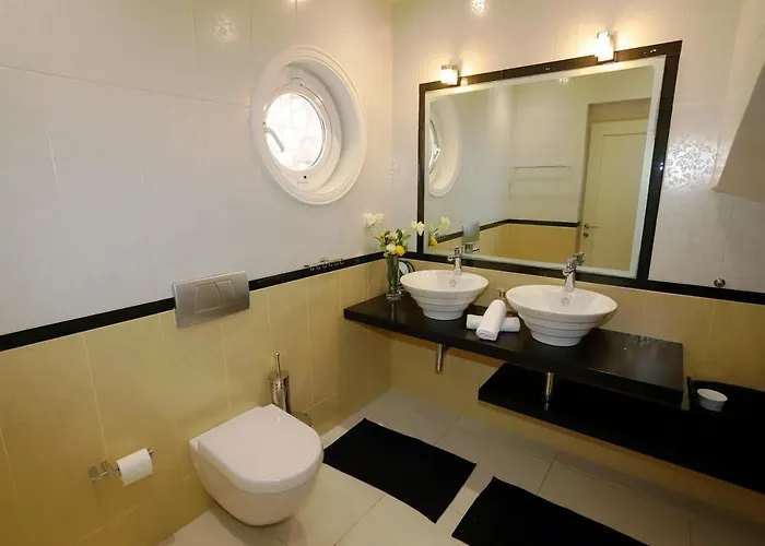 Aphrodite Villa *